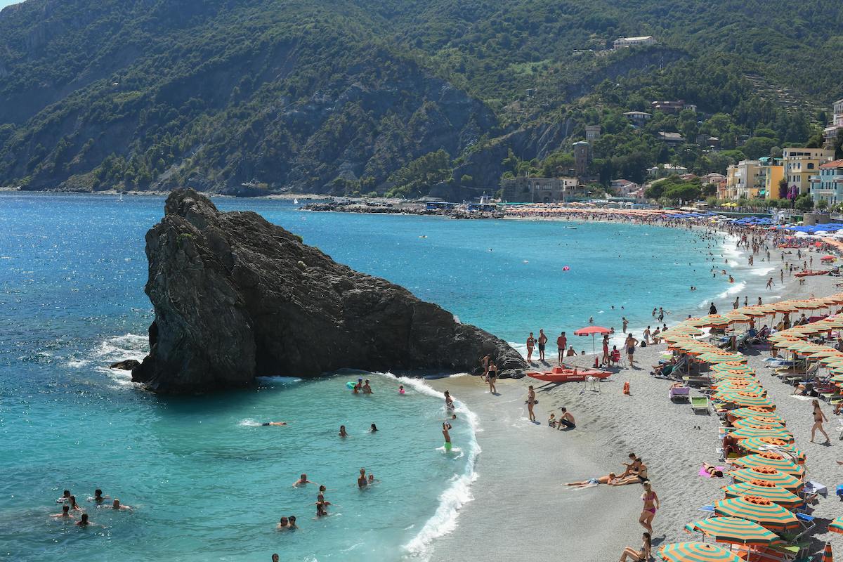 Best Beaches in Liguria to Reach by Train: 10 Easy Coastal Trips Without a Car