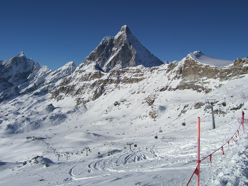 Skiing from Cervinia to Zermatt: The Italy-Switzerland Day Trip Guide